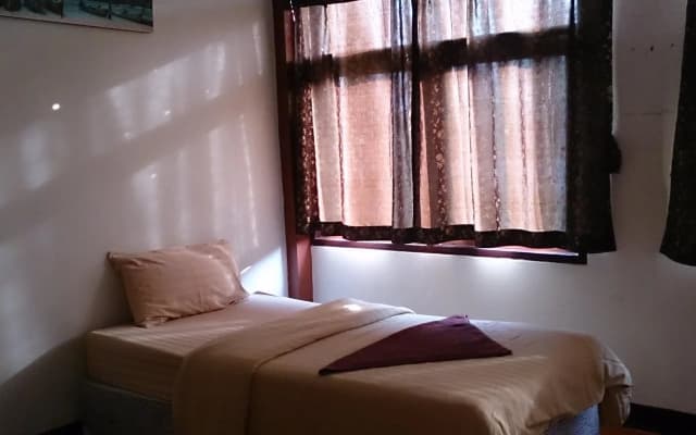 Queen Suriya's Hostel - photo 2