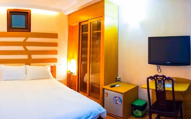 Thanh Lich Hotel - photo 2