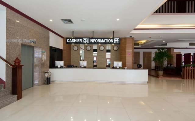 The President Hotel at Chokchai 4 - photo 2