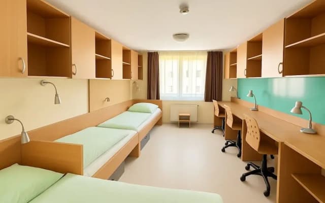 UrbanNest Private Hostel Rooms - photo 4