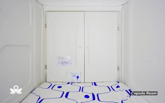 Capsule Town Hotel - photo 2