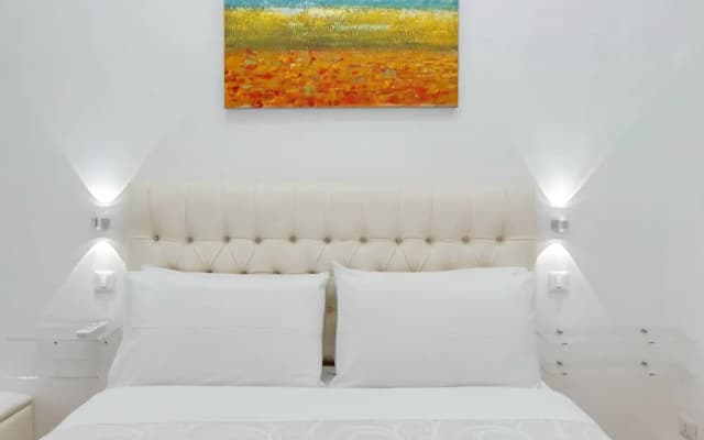 Chic Modern Apartment - photo 2