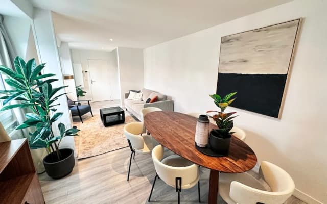 Copernic Right Luminous 2BR Apartment in Paris - photo 3