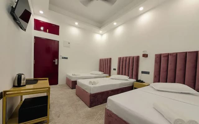 Kings Grand Hotel - photo 4