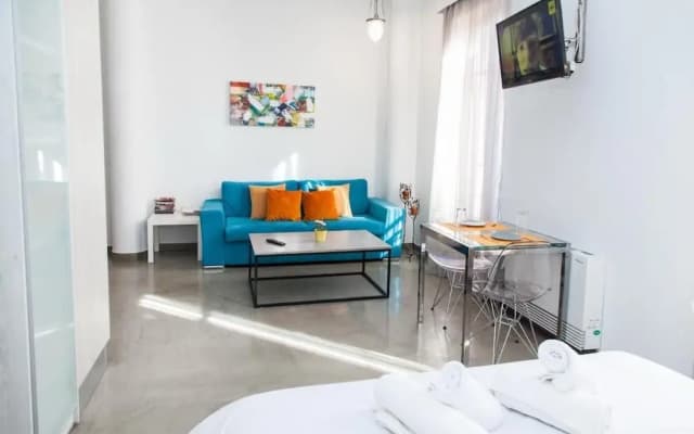 Beautiful Apt. close to Monastiraki - photo 4