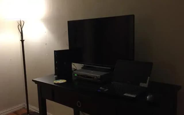 Hollywood Private One-Bedroom Apartment - photo 3