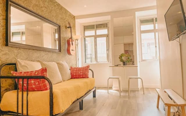 Charming Local Flat Near Sao Bento Palace - photo 2
