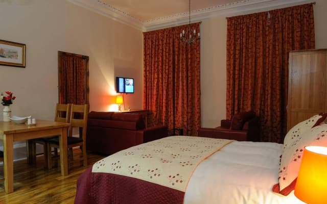 Edinburgh City Suites - photo 5
