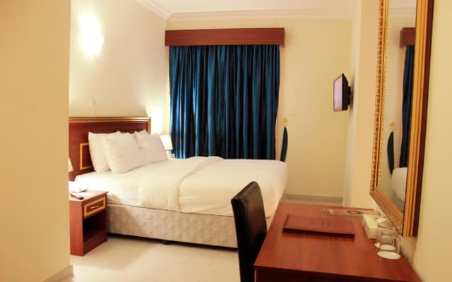 Montreal Naif Hotel - photo 3