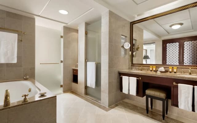 Al Husn Muscat Hotel - photo 2