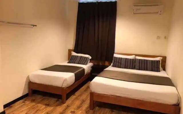 Hotel Sarina - photo 3