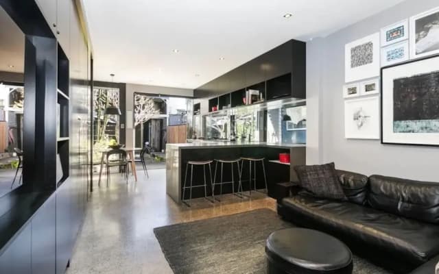 Spacious Modern Terrace House With Free Parking - photo 5