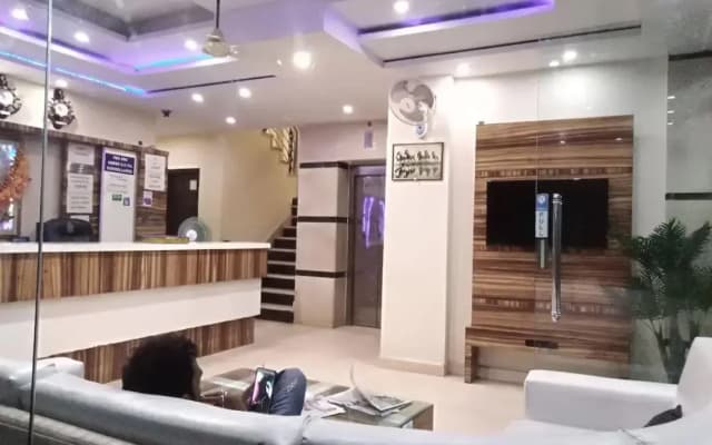 Hotel Saffron Inn - photo 2