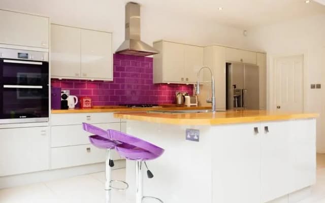 Veeve  4 Bed House On Emlyn Road West London - photo 5