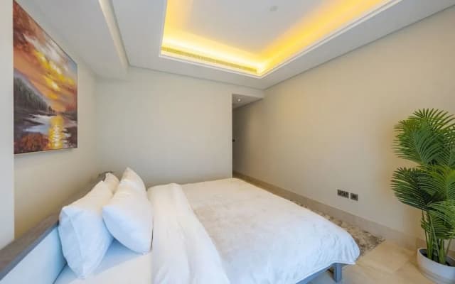 Spacious beachfront 2 bedroom apartment - photo 2