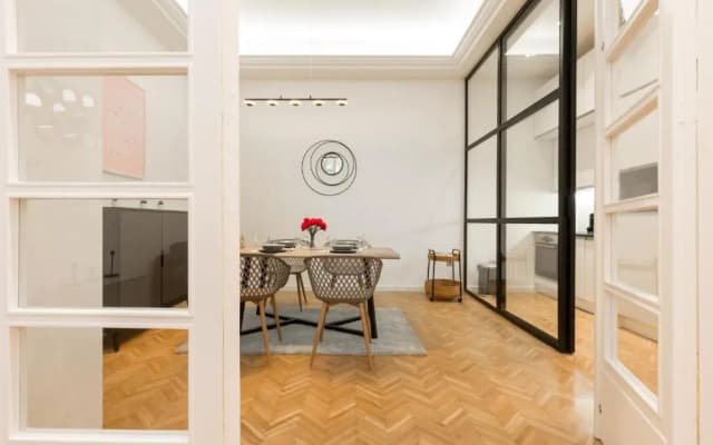 Space and Style in The Heart Of Budapest w 2BR&2BT - photo 3