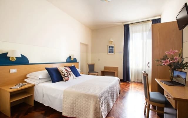 Aramis Deluxe Rooms - photo 2