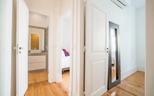 JOIVY Gorgeous 3BR home w/balcony nearby Time Out Market - photo 3