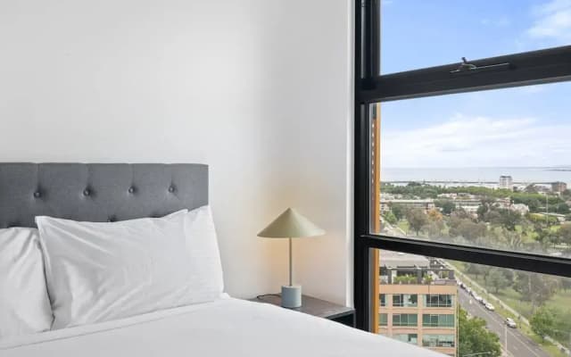 Renovated 2-bed Apartment With Balcony - photo 4