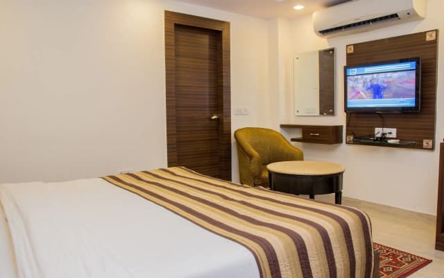 Hotel Pawan Plaza - Near BLK and Ganga Ram Hospital - Karol Bagh - photo 4