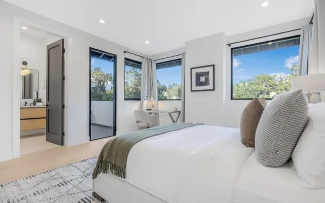 Belden Modern Villa - Iconic Hollywood Hills Retreat - photo 4