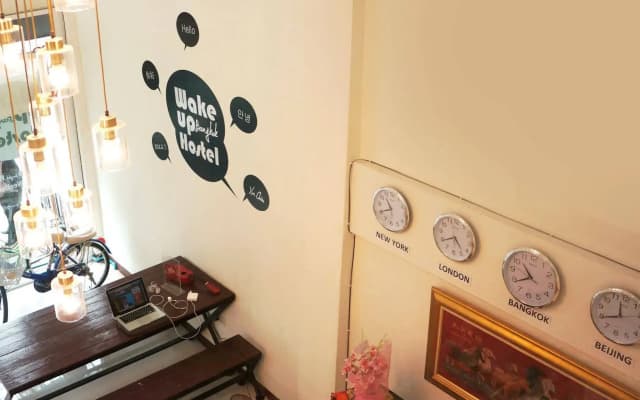 Wake Up Hostel Bangkok - photo 4