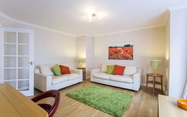 2 Bedroom Flat In Edinburgh - photo 2