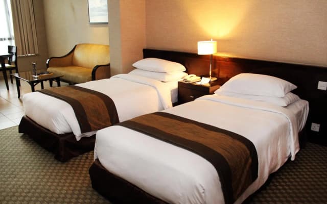 Pacific Regency Hotel Suites - photo 5