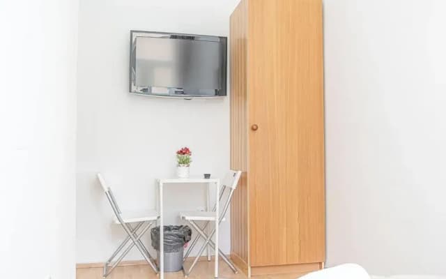 6BR Apt with Garden near Danube - photo 4