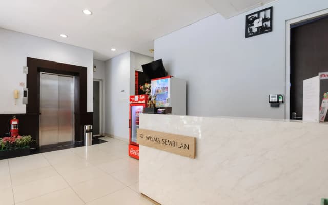RedDoorz Plus near Grand Indonesia Jakarta - photo 3