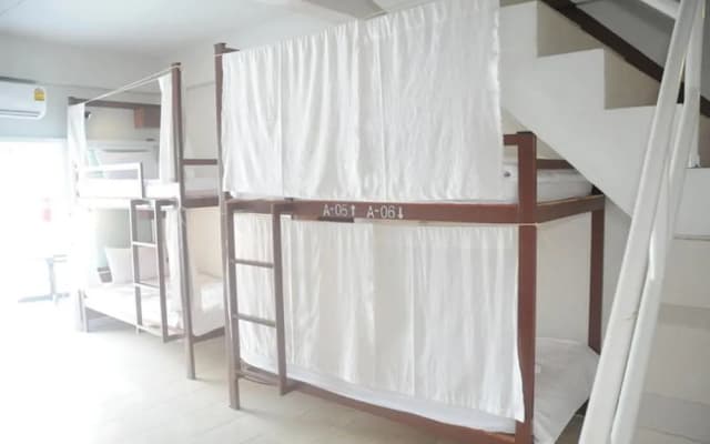 Pool Front Hostel - photo 4