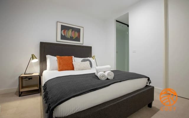103 Brand New Central Located Box Hill Apt - photo 4