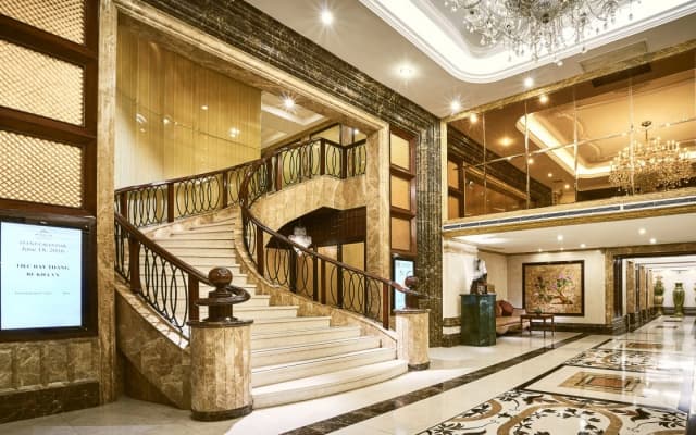 Windsor Plaza Hotel - photo 2