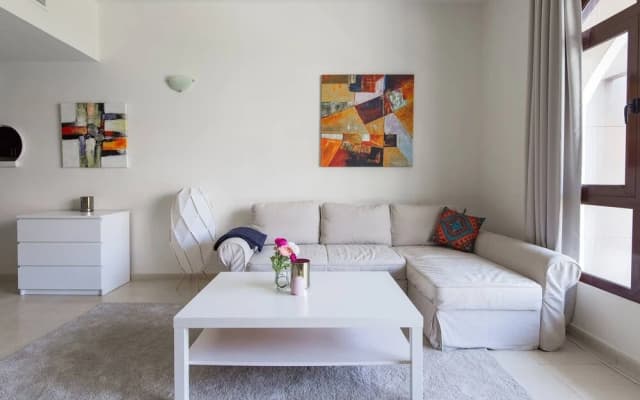 Spacious 1BR in Heart of JVC - photo 2