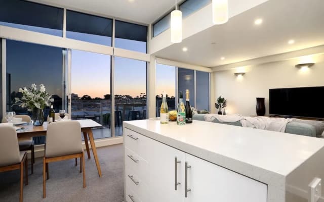 StayCentral Brunswick Penthouse - photo 4