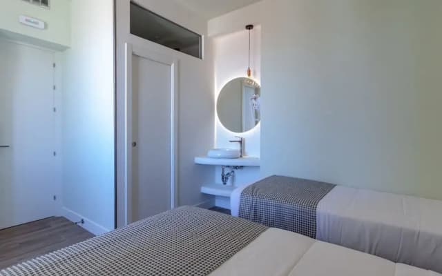 Hostal Charlotte - photo 4