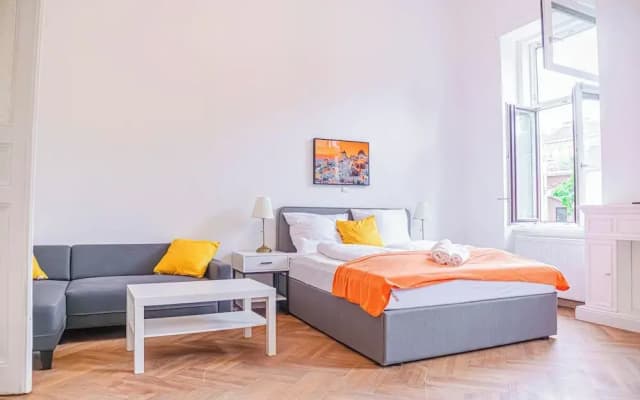 Easy Access 2BR Apartment Near AKH - photo 5