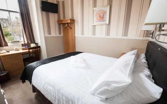 The St. Valery Guest House - photo 2