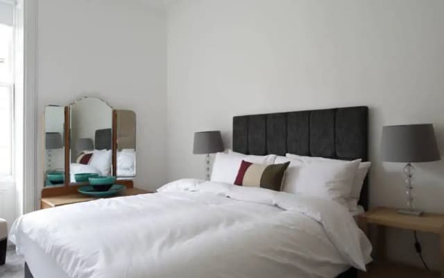 2 Bedroom Bruntsfield Apartment - photo 4
