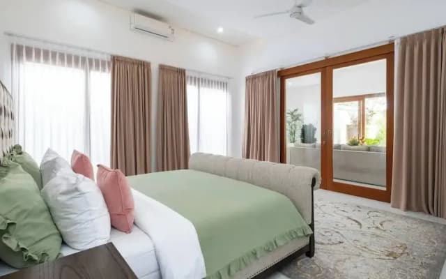 Luxurious Family 6 Br Villa in Seminyak Breakfast Include - photo 4