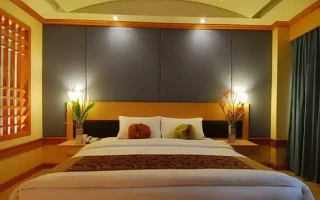 Suriwongse Tower Inn - photo 4