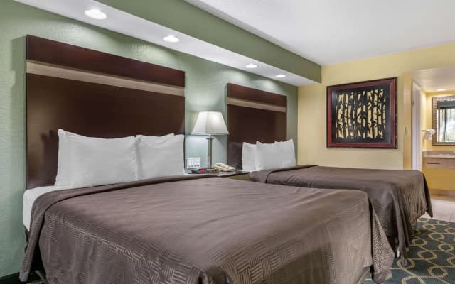 Orlando Metropolitan Resort - photo 2