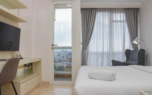 Comfortable And Warm Studio Room At Menteng Park Apartment - photo 3