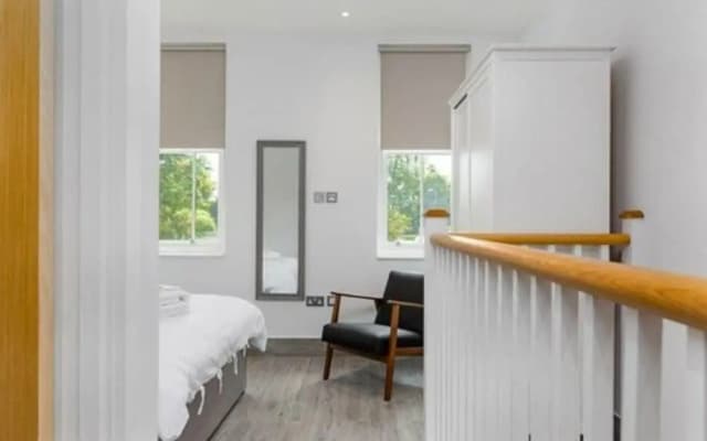 The Lion Gate Apartments - photo 2