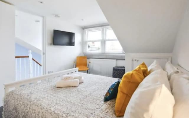Warwick Avenue - photo 2