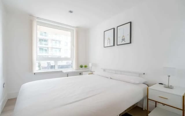 Central 2BD Flat w/ River View Balcony - Vauxhall! - photo 5