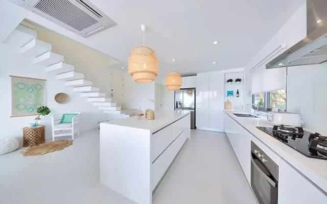 8BR Luxury Villa steps to Beach - photo 3