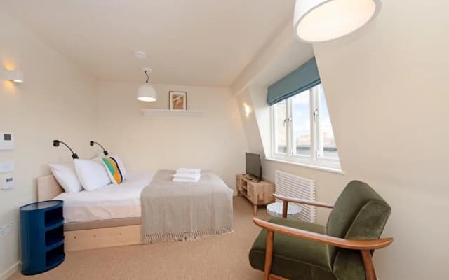 Bright Studio in Historic Camden Terrace - photo 3