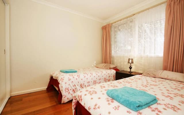 3 43 Thames Holiday Unit - photo 2