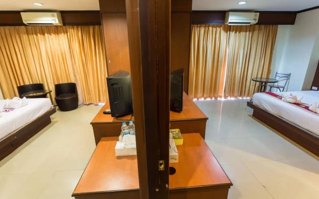 Sharaya Patong Hotel - photo 4